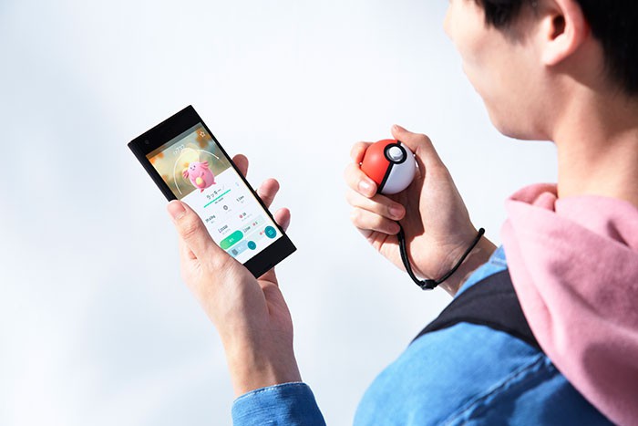 Pokémon GO Plus」としても使用できる「モンスターボール Plus」は本日